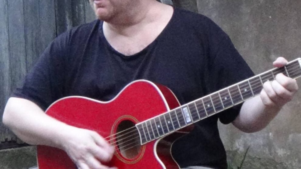 Alemão Abstrato nas ondas sonoras do blues psicodélico